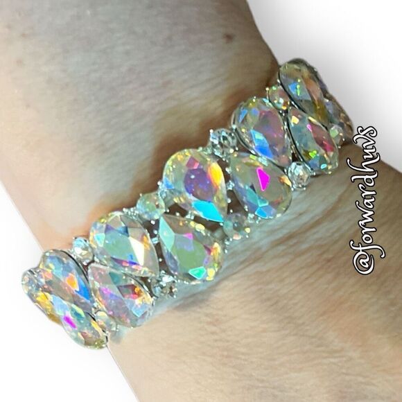 Aurora Borealis Stretch AB Bracelet - Picture 5 of 9